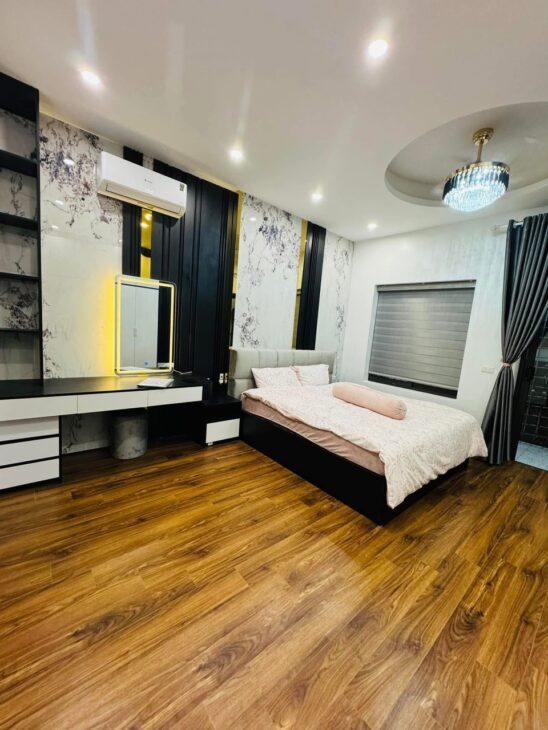 BÁN NHÀ MẶT NGÕ, 5 TẦNG THANG MÁY, PHỐ LÒ ĐÚC, Ô TÔ ĐỖ CỬA, ĐẸP LONG LANH