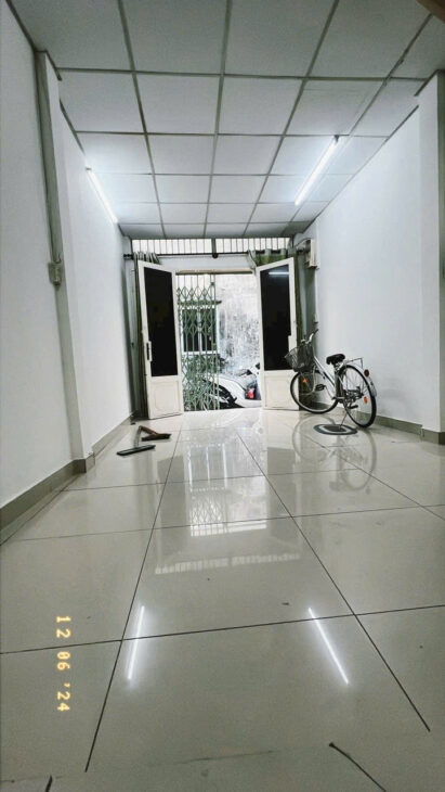 SÁT MẶT TIỀN HẺM Q4 DIỆN TÍCH 60 M2 SỔ HỒNG CÓ 2 TỶ HƠN