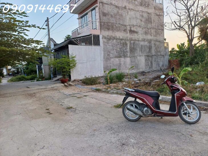 Bán Đất thổ cư lô góc 2 Mặt hẻm 1/đường TX52, phường TX, Q12, dt 217m2 (15mx15m) Hẻm 6m thông Giá