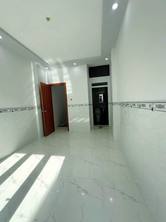 SÁT MẶT TIỀN HOÀNG DIỆU Q4 NHÀ MỚI XÂY ĐÚC BÊ TÔNG KIÊN CỐ HƠN 4 TỶ DIỆN TÍCH SỬ DỤNG 72