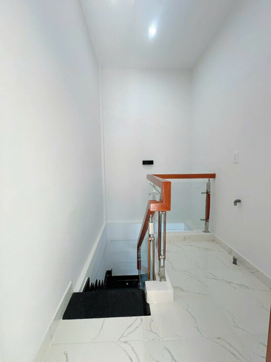 SÁT MẶT TIỀN HOÀNG DIỆU Q4 NHÀ MỚI XÂY ĐÚC BÊ TÔNG KIÊN CỐ HƠN 4 TỶ DIỆN TÍCH SỬ DỤNG 72