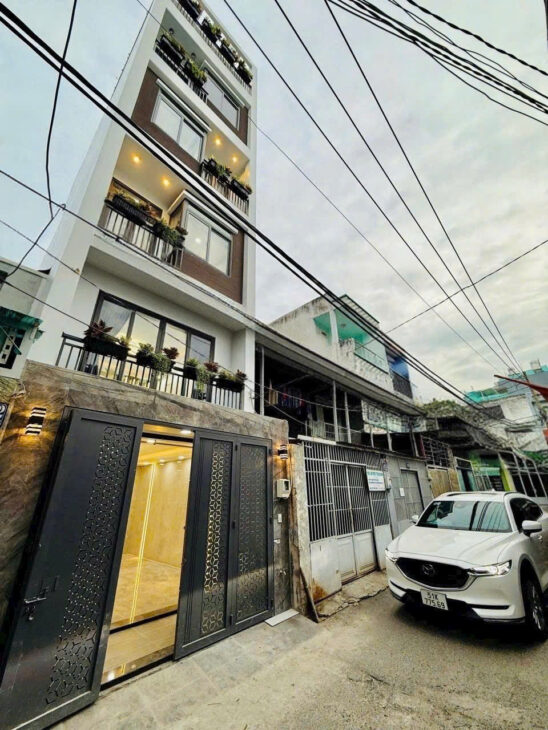 SIÊU PHẨM 6 TẦNG – XE TẢI ĐẬU CỬA – THIẾT KẾ HIỆN ĐẠI – ĐẲNG CẤP – NGAY BÊN TRƯỜNG PHAN CHU TRINH –