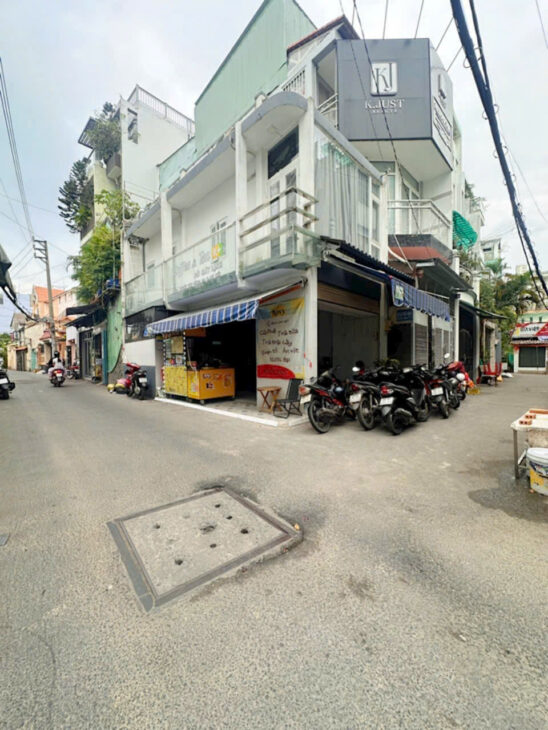 4.65 tỷ- bán nhà mặt tiền hẻm kinh doanh Nguyễn Văn Công gò vấp. DT 10mx3,5m. căn góc- đường trước