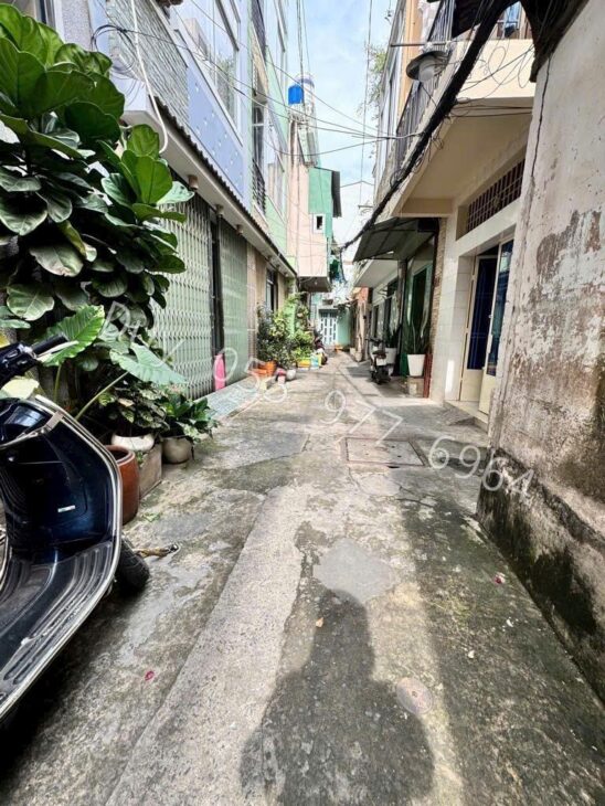 PHÚ NHUẬN-Ở NGAY-4 TẦNG BTCT – NGANG 5M – SÁT KHU PHAN XÍCH LONG.