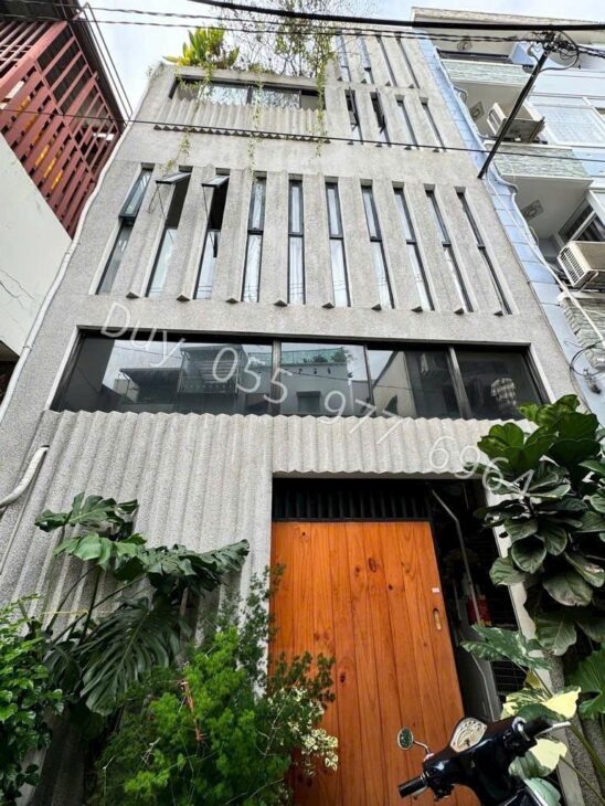 PHÚ NHUẬN-Ở NGAY-4 TẦNG BTCT – NGANG 5M – SÁT KHU PHAN XÍCH LONG.