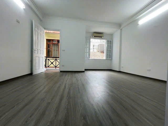 Bán Gấp Nhà Đào Tấn, Ba Đình, 5 Tầng, MT 5.1m, Ô tô Đỗ Cửa, Mặt Tiền Siêu Rộng, 10.8 Tỷ