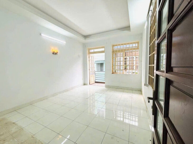 5.6 tỷ- bán nhà 3 tầng-HƠN 56m2 GẦN PHỐ ẨM THỰC PHAN XÍCH LONG – NGUYỄN LÂM- Diện tích: 4.7 x 11.5