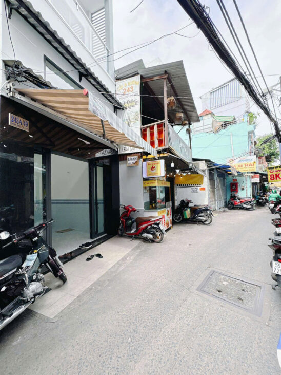 Sát mặt tiền đường Vĩnh Khánh Q 4 cách 0.5 giây Q1 Đường trước nhà 4.5 m DIỆN TÍCH 150 M2 NHÀ