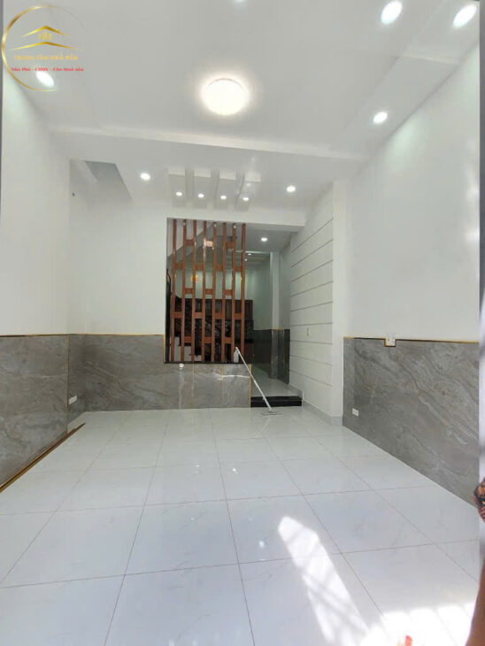 Cho thuê nhà mặt tiền nguyên căn Văn Cao – Nguyễn Sơn, 15tr, 4 x 20, 2 tầng chỉ 15tr