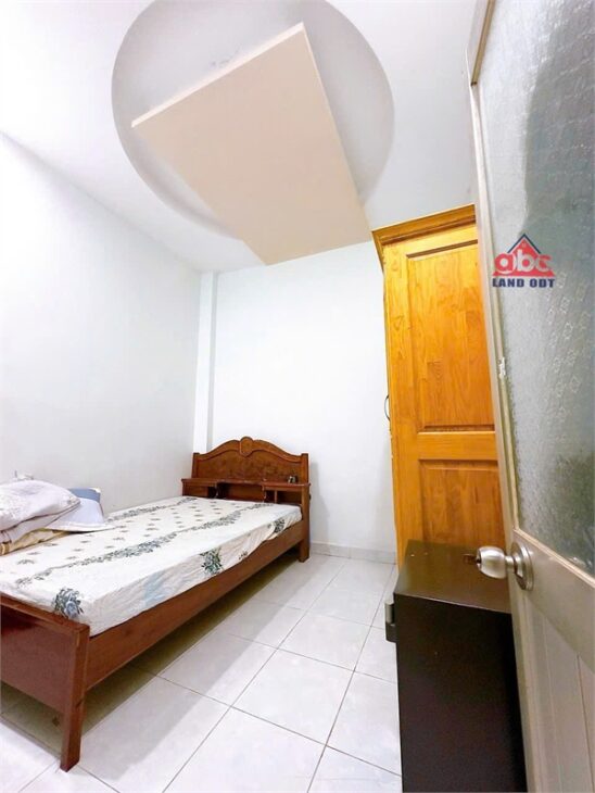 HN302 ( NP403 ) nhà đẹp gần trường cấp 2. khu dân cư đông đúc dân trí cao, nhà 3 pn