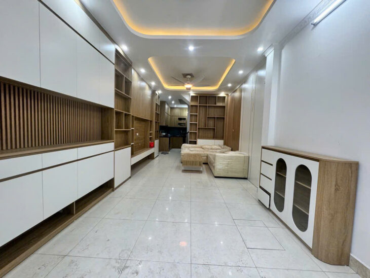 Nhà Lĩnh Nam Mặt Ngõ Thông Ô Tô Đỗ Cửa Qua Nhà 42m 5 Tầng Giá 9.1 Tỷ