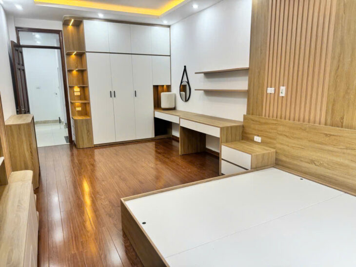 Nhà Lĩnh Nam Mặt Ngõ Thông Ô Tô Đỗ Cửa Qua Nhà 42m 5 Tầng Giá 9.1 Tỷ