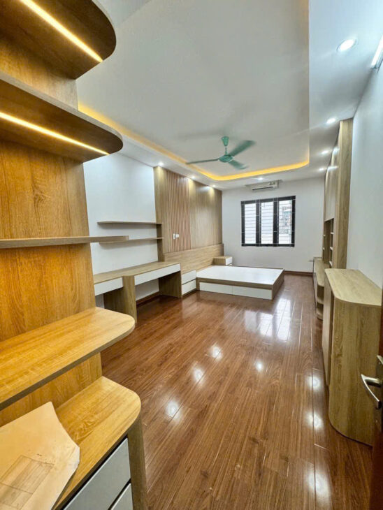 Nhà Lĩnh Nam Mặt Ngõ Thông Ô Tô Đỗ Cửa Qua Nhà 42m 5 Tầng Giá 9.1 Tỷ