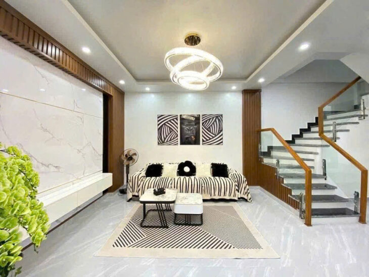 Nhà 4 tầng đường Khúc Thừa Dụ – 45m Hướng Tây Bắc – Giá 3.3 tỉ mới tinh, ngõ nông