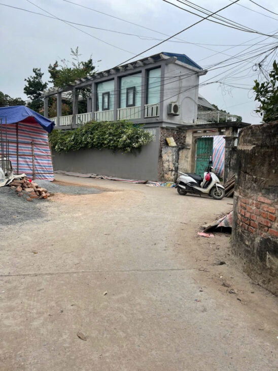 trung tâm xã lam điền DT ; 76m full thổ giáp quận hà đông đường ô tô thông