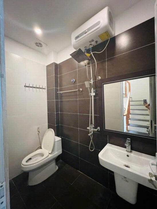 NHÀ ĐẸP DÂN XÂY, THIẾT KẾ ĐẸP, NỘI THẤT XỊN BÁT KHỐI- LONG BIÊN, 45M2,4 TẦNG, MT 4.5M, 6.1 TỶ.