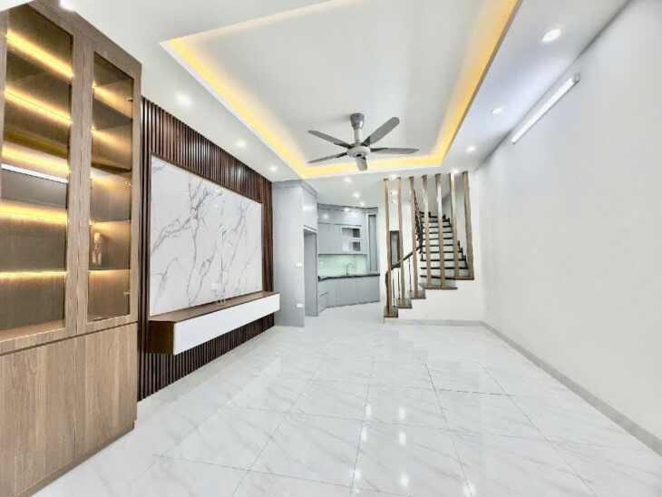 Trương Định Nhà Mới 40m 5 Tầng 4 Phòng 6.15 tỷ, sổ đỏ