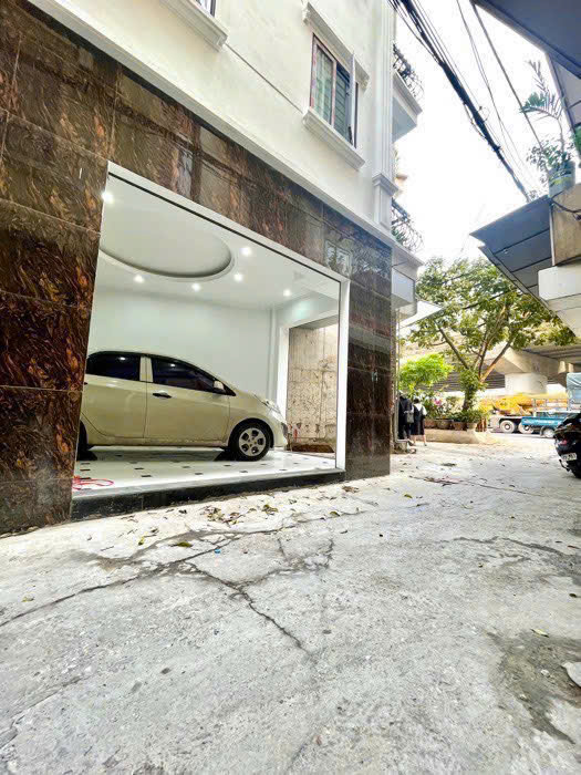 PHÁP VÂN – GIẢI PHÓNG 36M X 5 TẦNG – LÔ GÓC , NGÕ THÔNG KINH DOANH, Ô TÔ VÀO NHÀ GIÁ NHỈNH 8 TỶ