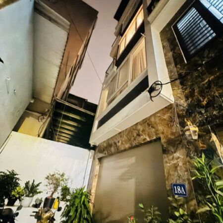 Mở rộng kinh doanh, gia đình e Tuấn Anh cần bán gấp nhà đẹp Việt Hưng, 4,8 tỷ