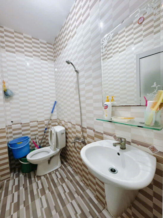NHÀ MỚI SÁT MẶT TIỀN ĐƯỜNG KHÁNH HỘI Q4 NGANG 3.4 X 12.5 ĐÚC 4 TẤM CHỈ 5 TỶ