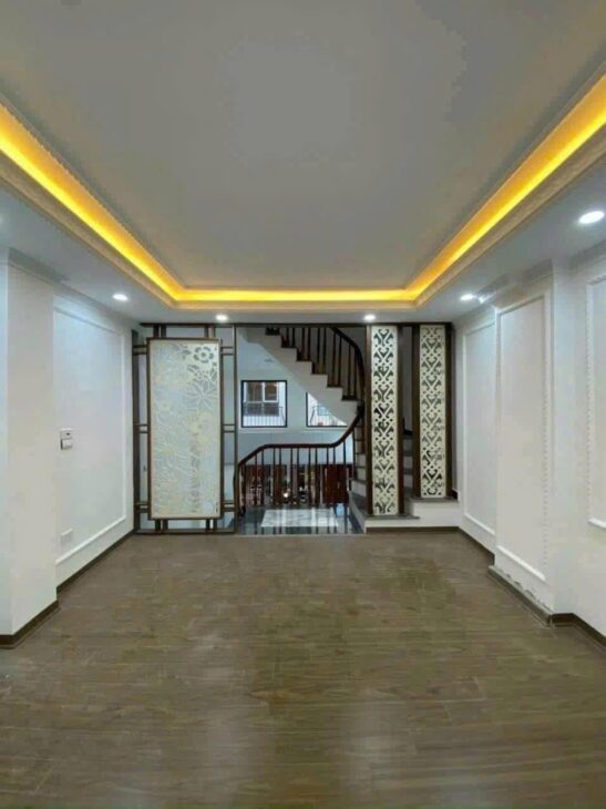 Nhà bán đảo Linh Đàm, View Hồ, 37m2 x 5 tầng GIÁ NHỈNH 6 TỶ TL