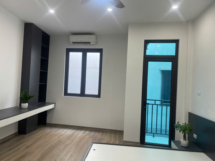 CHỦ CẦN BÁN GẤP CĂN NHÀ PHỐ ĐẠI CÁT QUẬN BẮC TỪ LIÊM 36 m2 x5 TẦNG THANG MÁY NHỈNH 5 TỶ Ô TÔ KD