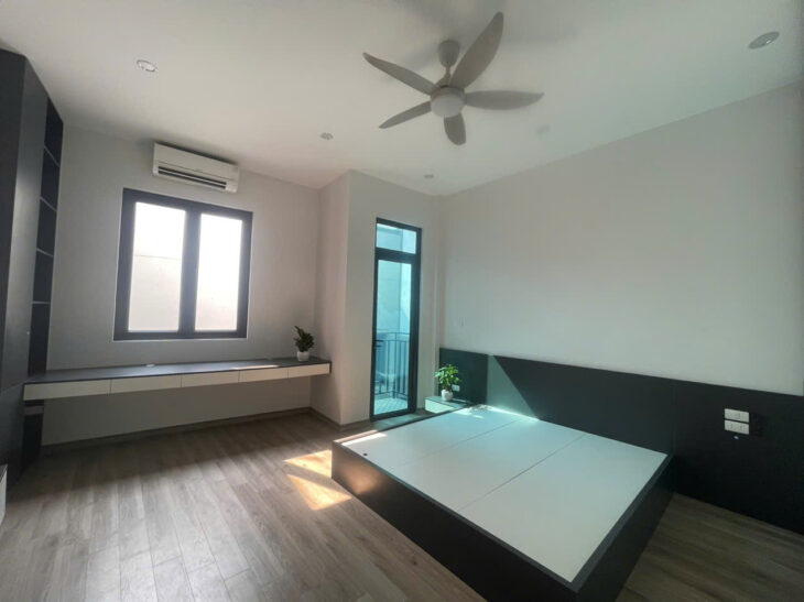 CHỦ CẦN BÁN GẤP CĂN NHÀ PHỐ ĐẠI CÁT QUẬN BẮC TỪ LIÊM 36 m2 x5 TẦNG THANG MÁY NHỈNH 5 TỶ Ô TÔ KD