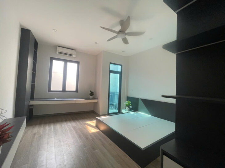 CHỦ CẦN BÁN GẤP CĂN NHÀ PHỐ ĐẠI CÁT QUẬN BẮC TỪ LIÊM 36 m2 x5 TẦNG THANG MÁY NHỈNH 5 TỶ Ô TÔ KD