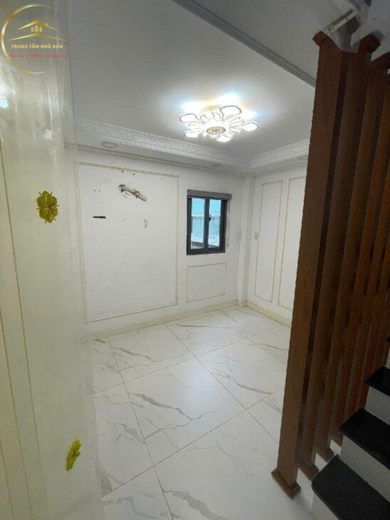 Cho thuê nhà mặt tiền nguyên căn Văn Cao – Nguyễn Sơn, 15tr, 4 x 20, 2 tầng chỉ 15tr