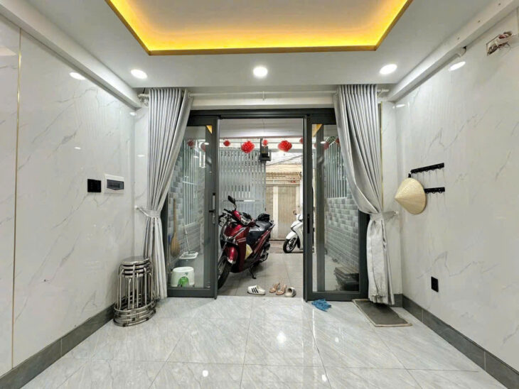 5.95 tỷ- bán nhà 3 tầng Lê Văn Duyệt-giáp Quận 1- DT 53m2( 3,5mx15m)- 5PN- nhà mới ở liền