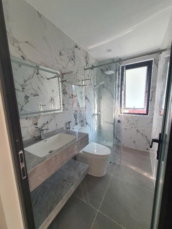 ♻️ SIÊU MỚI NGUYỄN VĂN CỪ 43M , MT3,5 ô tô tránh , 7 tầng thang máy 13,9 tỷ
