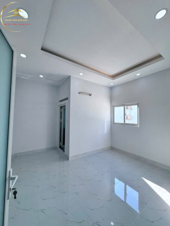 Cho thuê nhà mặt tiền nguyên căn Văn Cao – Nguyễn Sơn, 15tr, 4 x 20, 2 tầng chỉ 15tr