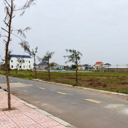 Em còn hai lô giao phong giao thủy 100m2 sát biển hơn 1 tỷ