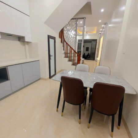 Nhà mới 5 tầng, TT Hai Bà Trưng, 10m ra phố, gần trường ĐH BK-XD-KT.