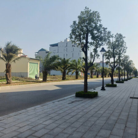 DV Lai Xá 115m2- MT khủng 8.2m, đường đôi 30m, giá 20tỷ