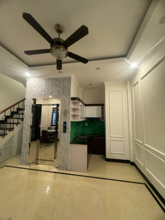 BÁN NHÀ NGỌC LÂM – LONG BIÊN – 33M2 x 5T – MT 5.6M – 7.5 TỶ – Ô TÔ DỪNG ĐỖ NGÀY ĐÊM