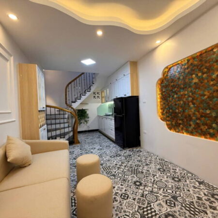 Bán gấp nhà mới, kề ô tô, DT 28m2, 5 tầng, Ngã Tư sở ( Nguyễn Trãi, Thanh Xuân). 5,6 tỷ.