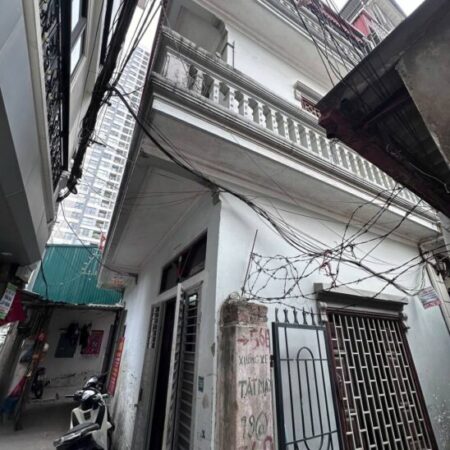 Bán nhà Tam Trinh giá 3.3 tỷ, diện tích 30m2, 3 tầng, mặt tiền 7.5m