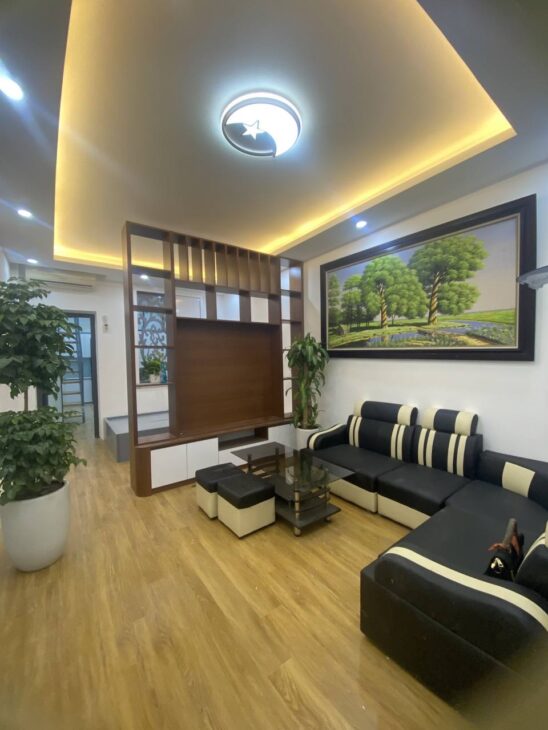 Bán nhà Lương Ngọc Quyến giá 2.35 tỷ, diện tích 70m2, tầng 4, mặt tiền 4m