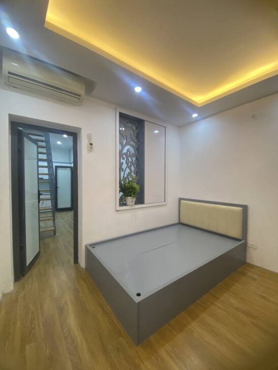 Bán nhà Lương Ngọc Quyến giá 2.35 tỷ, diện tích 70m2, tầng 4, mặt tiền 4m
