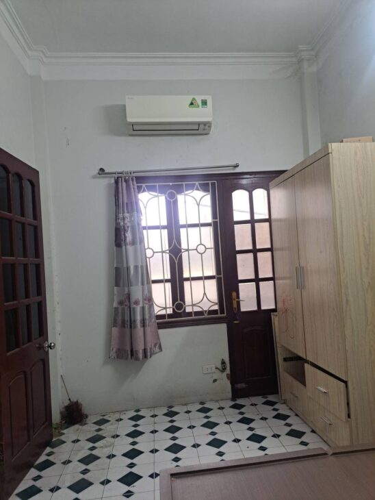 Bán nhà Tam Trinh giá 3.3 tỷ, diện tích 30m2, 3 tầng, mặt tiền 7.5m