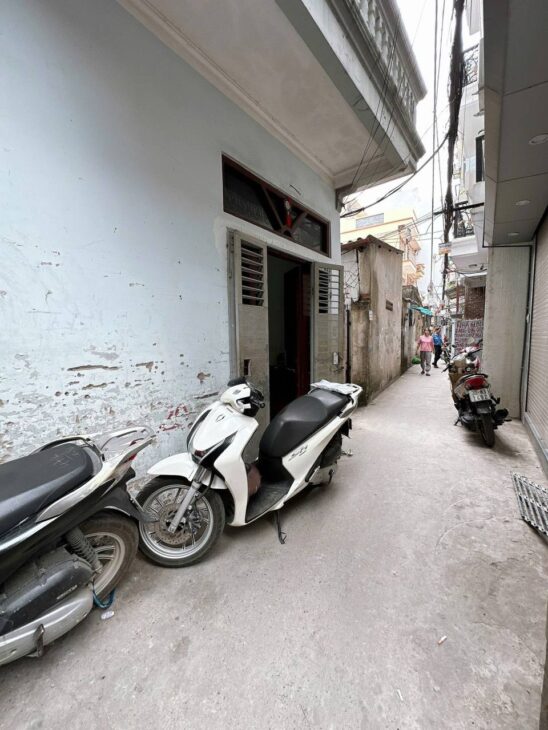 Bán nhà Tam Trinh giá 3.3 tỷ, diện tích 30m2, 3 tầng, mặt tiền 7.5m