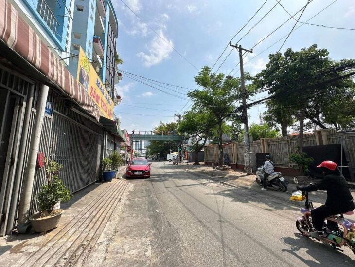 Căn hộ dịch vụ, Đối diện Trường cấp 2 Nguyễn Hữu Thọ, thu nhập 420triệu/Năm, ngang 8m,