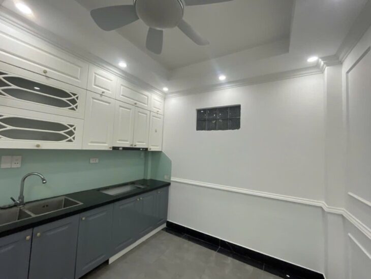 Bán nhà Định Công Thượng, Ngõ thông Ô tô vào nhà, 40m2, 8.3 tỷ(MTG-CTL)