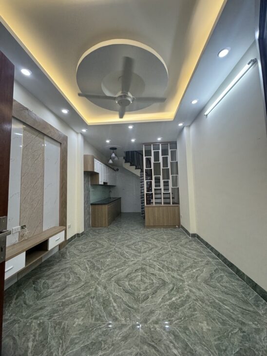 BÁN NHÀ- THẠCH BÀN- LONG BIÊN- VỊ TRÍ CỰC ĐẸP- OTO VÀO NHÀ- CÓ SÂN ĐỂ XE- NHỈNH 5 TỶ