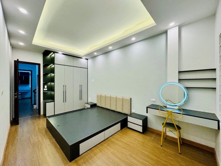 Bán nhà phố Giáp Bát, Hoàng Mai, ô tô tránh 10m, 30m ra mặt phố, 34m2, chỉ 7.35 tỷ (MTG – CTL)