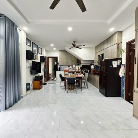 Bán gấp nhà HXH NGUYỄN TRỌNG TUYỂN 7 phòng cho thuê 30tr.