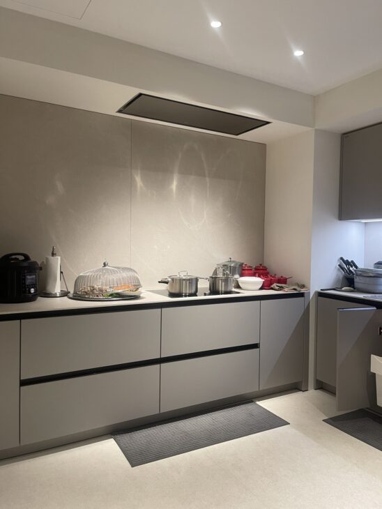 Bán nhà Văn Cao – ngõ to – 2 ô tô tránh nhau – 16 tỷ – kinh doanh – ở luôn