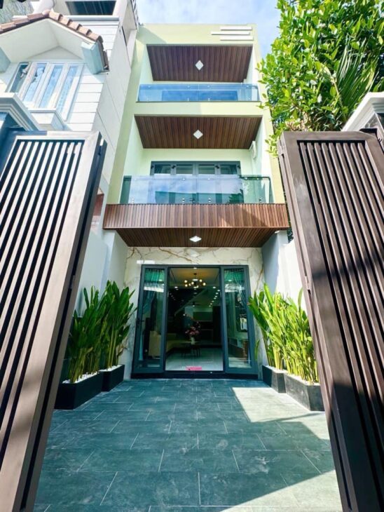 – NHÀ MỚI HOÀN THIỆN ĐẦY ĐỦ NỘI THẤT CAO CẤP, 83m2, 4×21, cách Mặt Tiền 50m, 836 Huỳnh Tấn Phát,