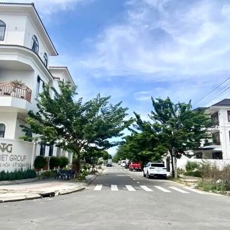 Lô góc 2 mặt tiền 158m2 – 29 tháng 3-Hòa Xuân -Giá chỉ 9,5 tỷ. Lô góc 2 mặt tiền 158m2 – 29 tháng 3-Hòa Xuân -Giá chỉ 9,5 tỷ.